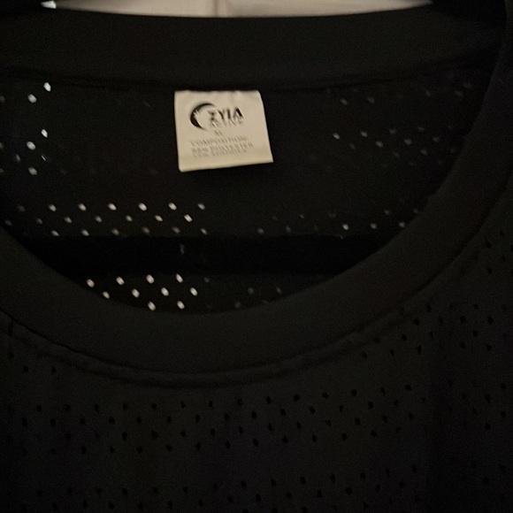 Long sleeve Zyia athletic top - Picture 3 of 3